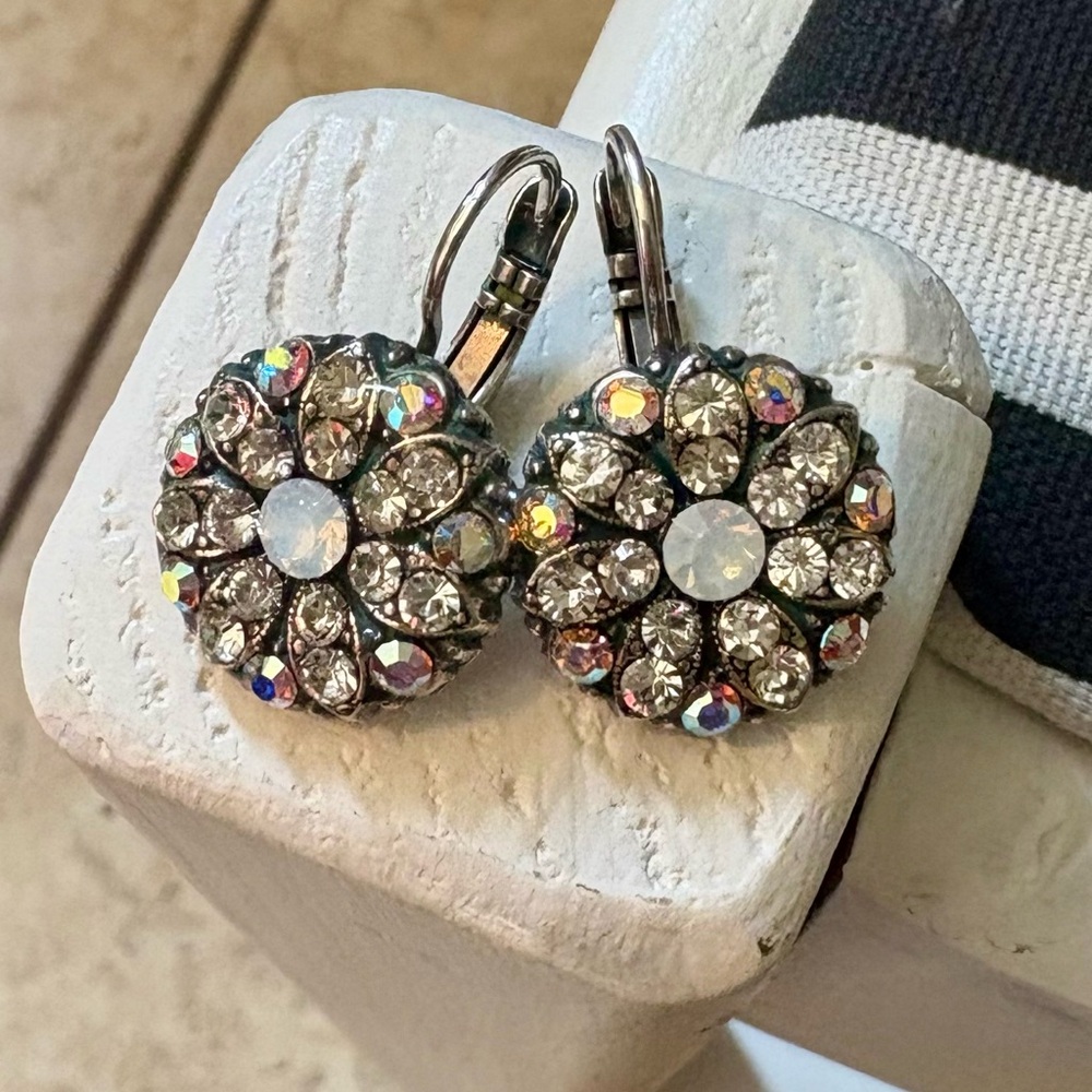 Mariana Crystal Earrings🤍🩶